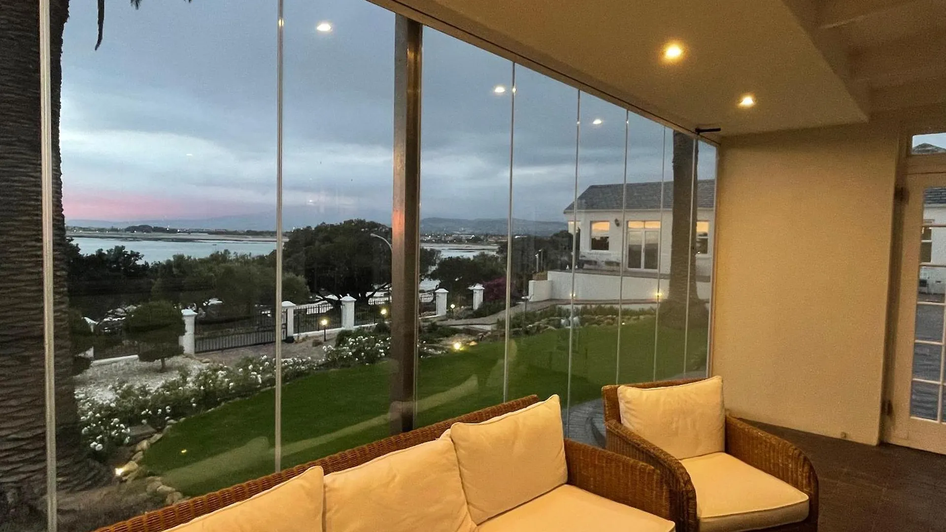 Manor On The Bay Hotel Gordons Bay 4*,